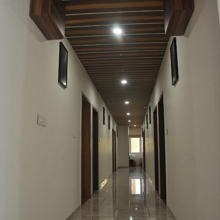 Hotel The Grand Shiva Gondal Екстериор снимка