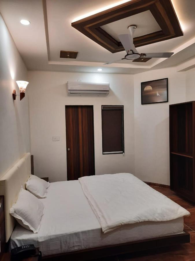 Hotel The Grand Shiva Gondal Екстериор снимка