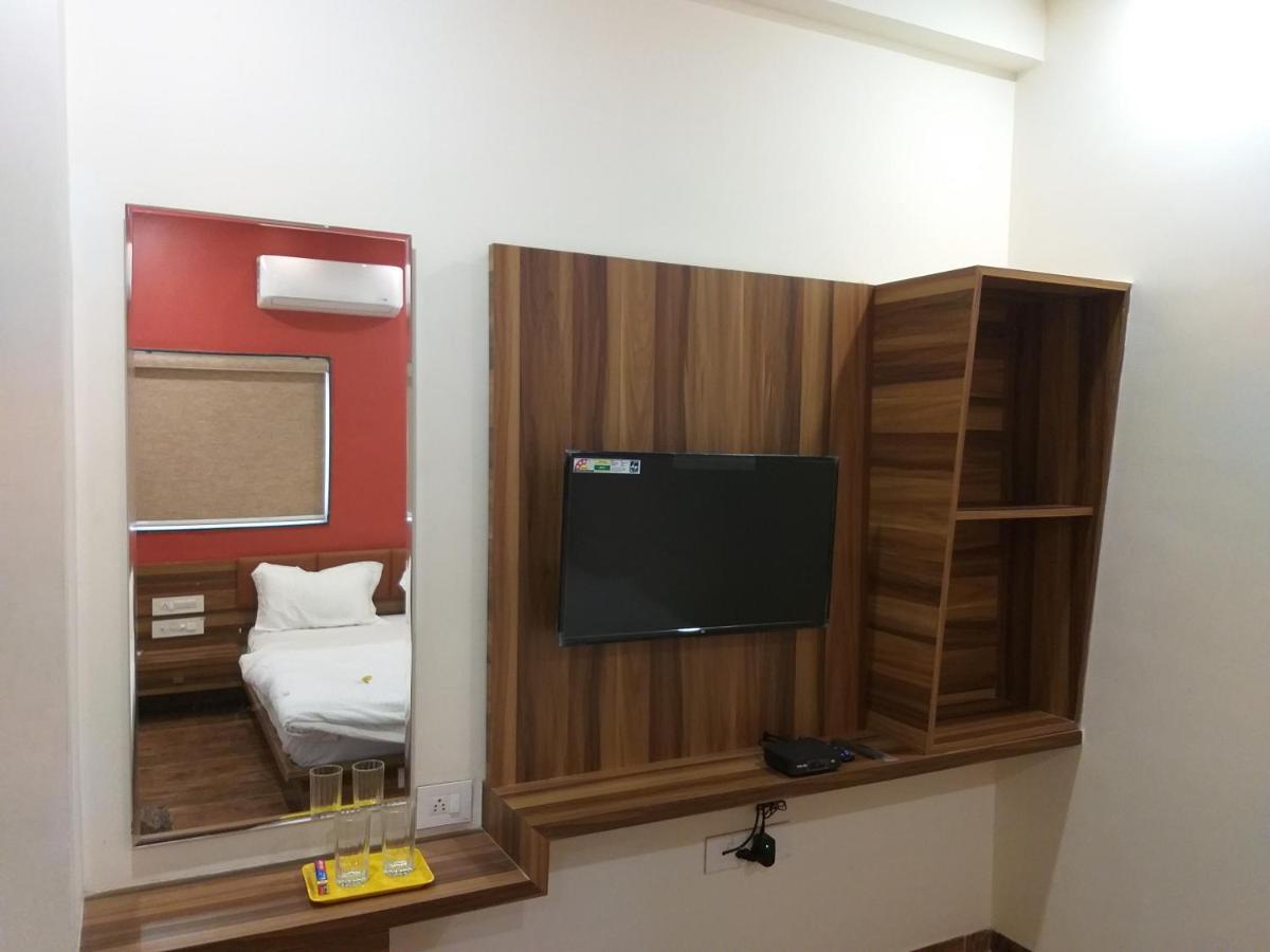 Hotel The Grand Shiva Gondal Екстериор снимка
