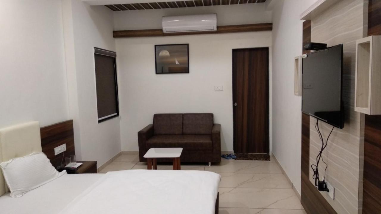 Hotel The Grand Shiva Gondal Екстериор снимка