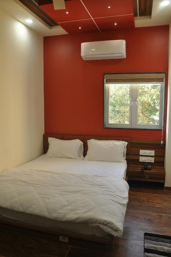 Hotel The Grand Shiva Gondal Екстериор снимка